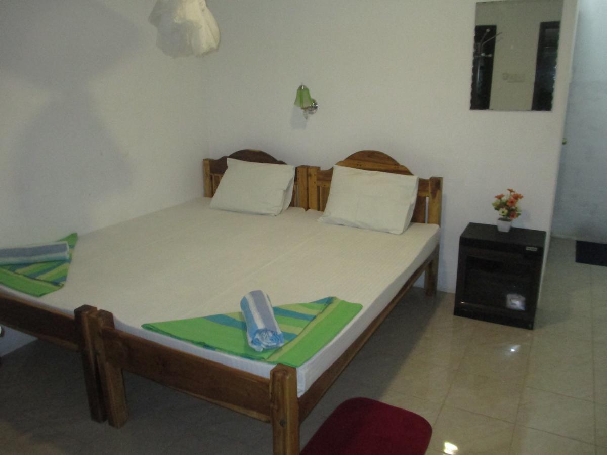 Uppuveli Beach House Trincomalee Buitenkant foto
