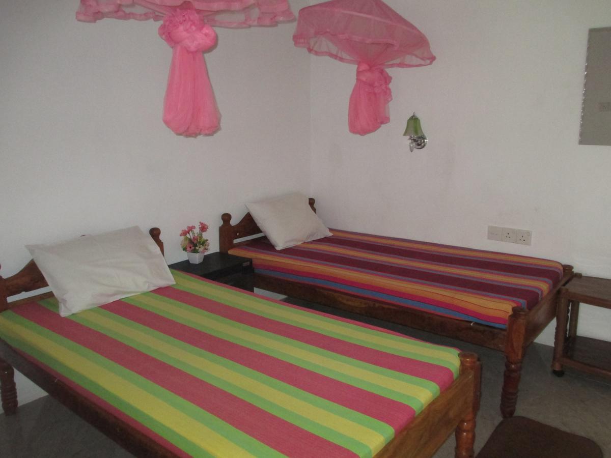 Uppuveli Beach House Trincomalee Buitenkant foto