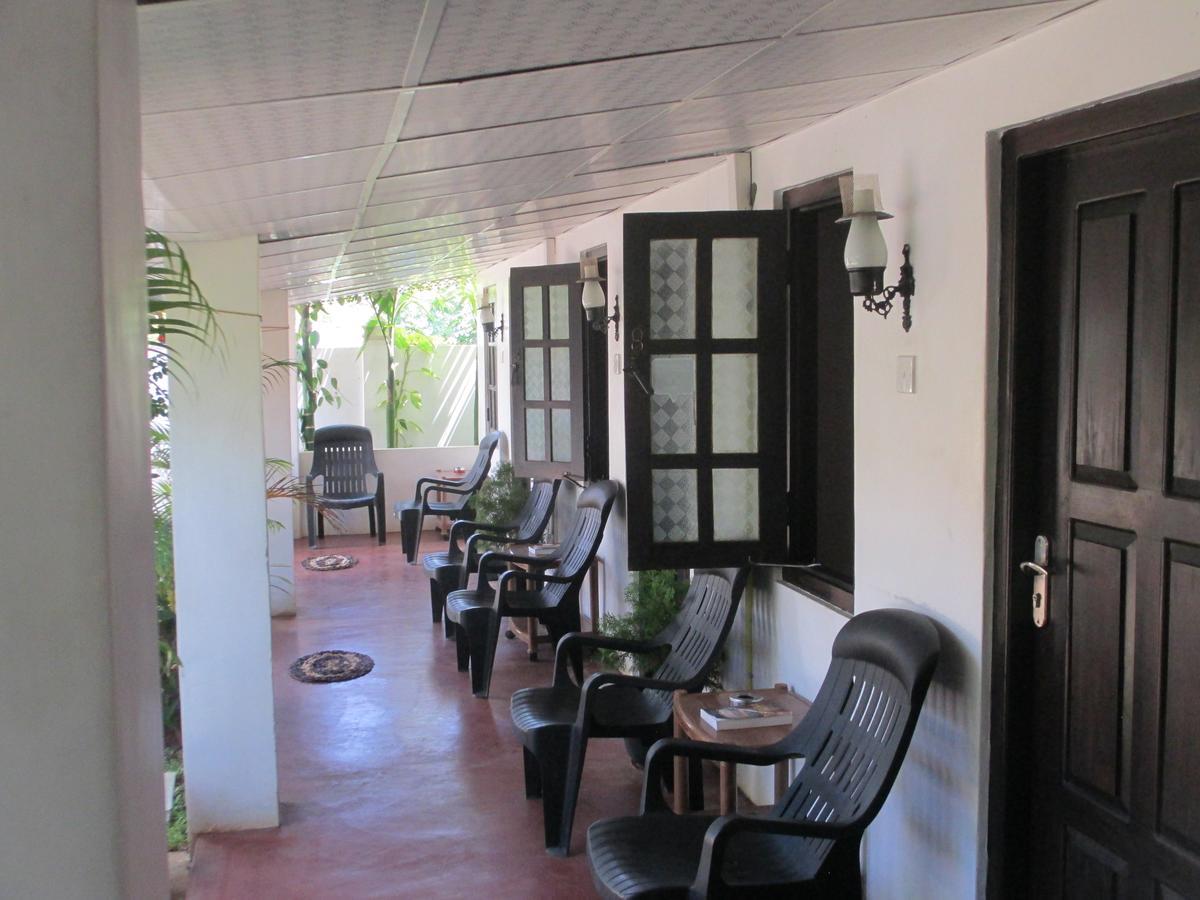 Uppuveli Beach House Trincomalee Buitenkant foto