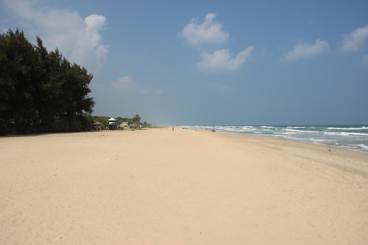Uppuveli Beach House Trincomalee Buitenkant foto
