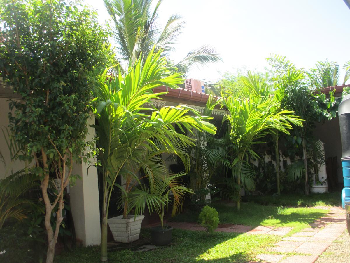 Uppuveli Beach House Trincomalee Buitenkant foto