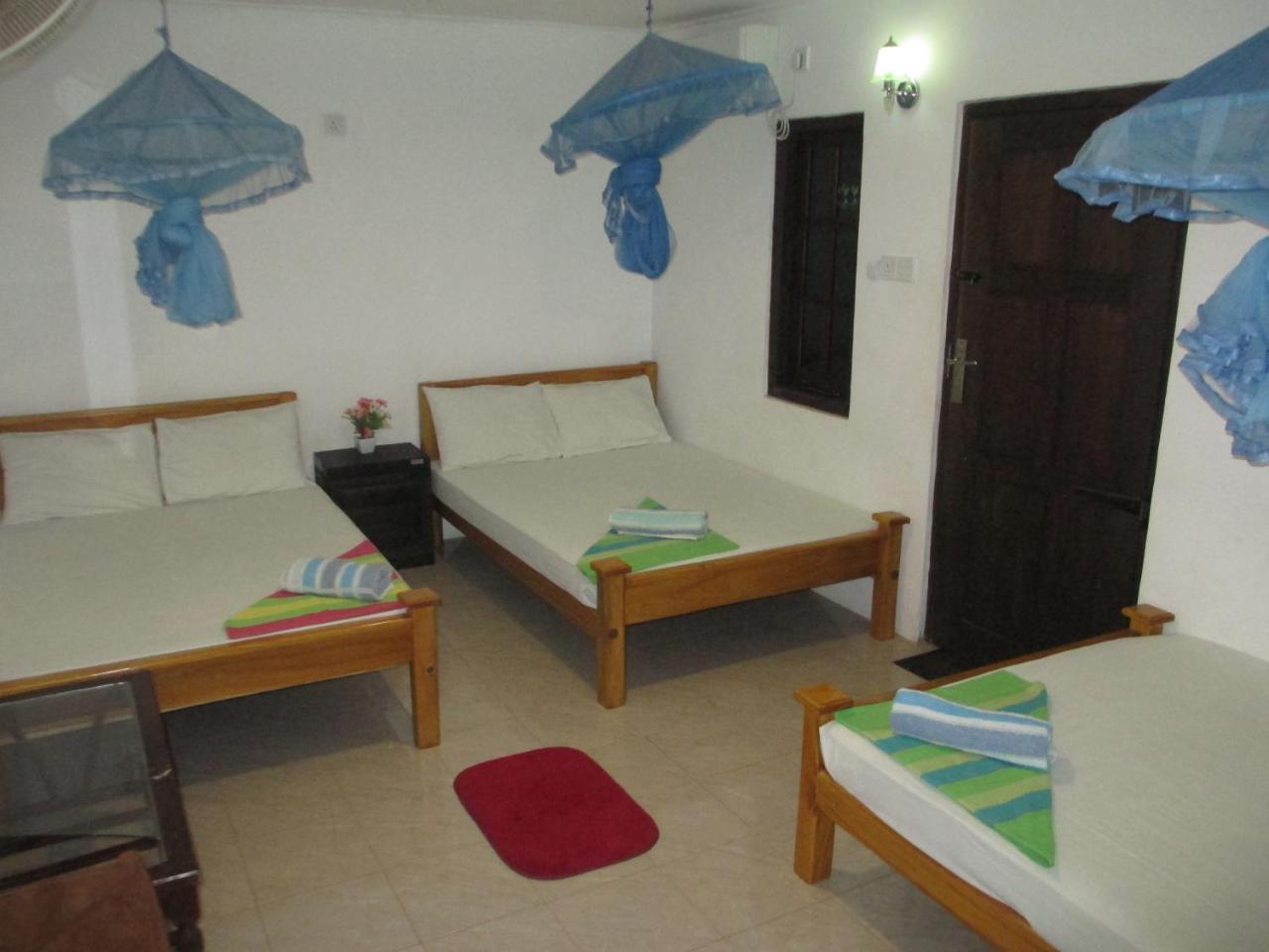 Uppuveli Beach House Trincomalee Buitenkant foto