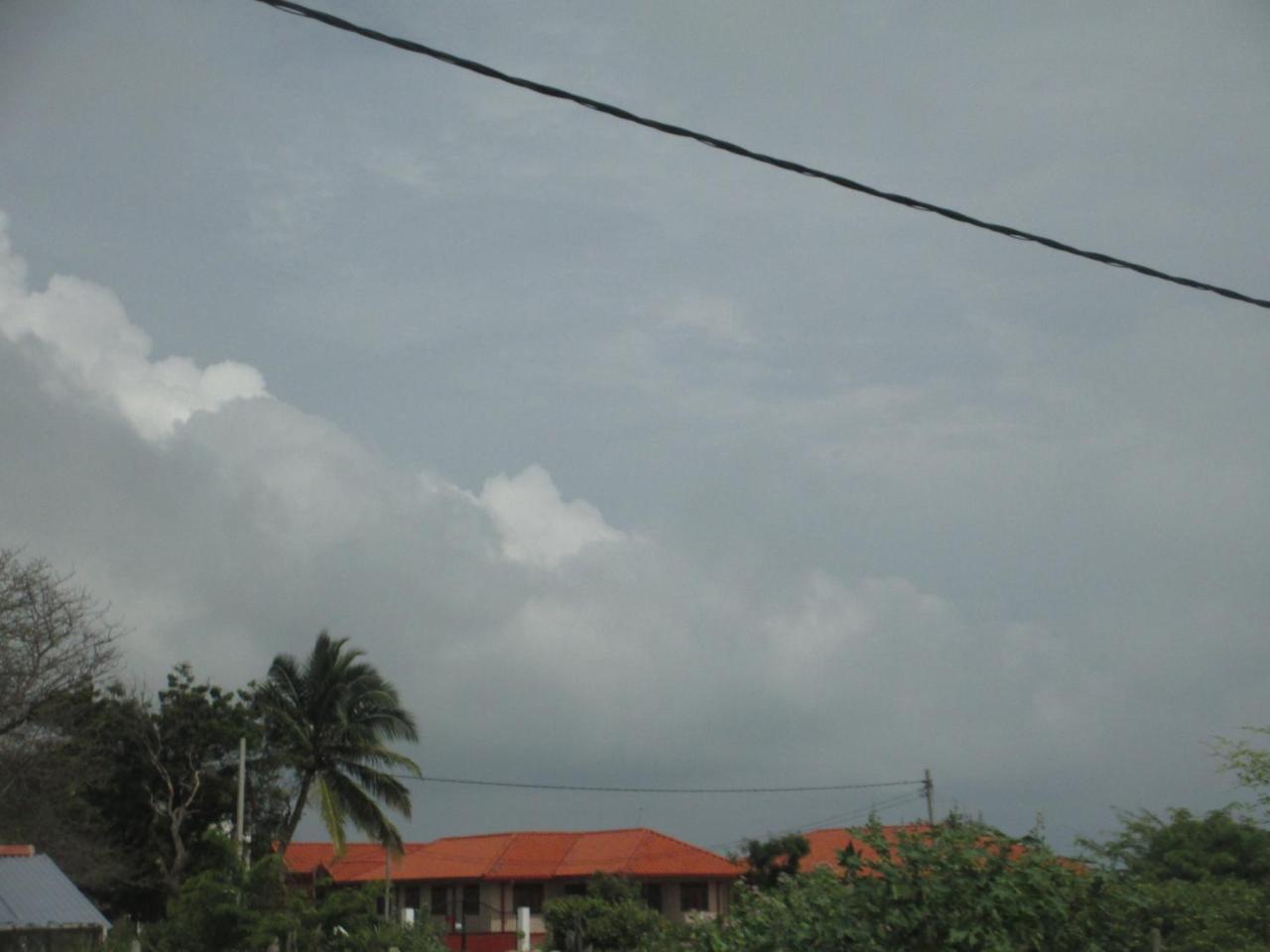 Uppuveli Beach House Trincomalee Buitenkant foto