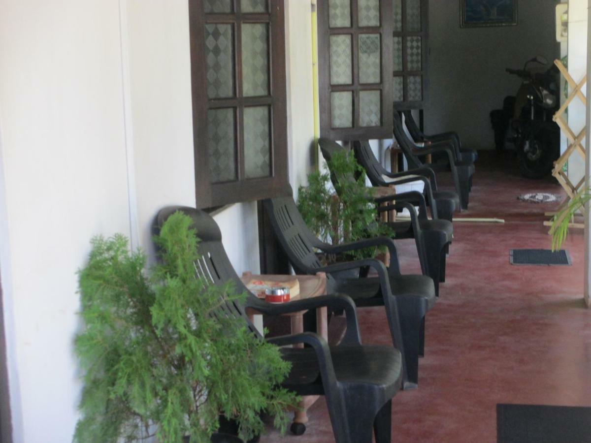 Uppuveli Beach House Trincomalee Buitenkant foto